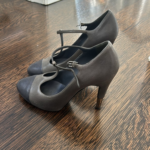 Chanel heels - Picture 2 of 4